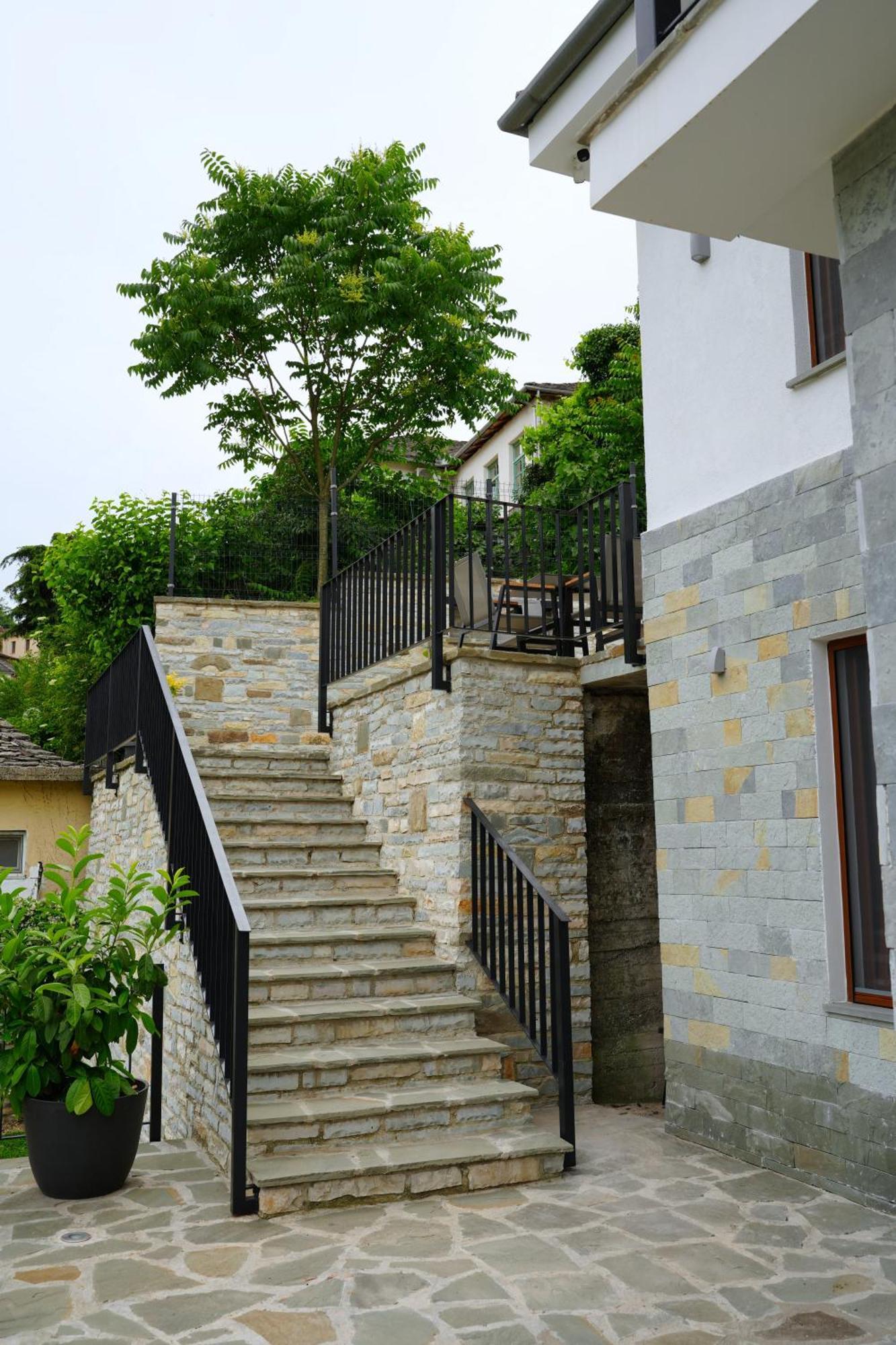 Castlefront Villa Gjirokaster Exterior photo